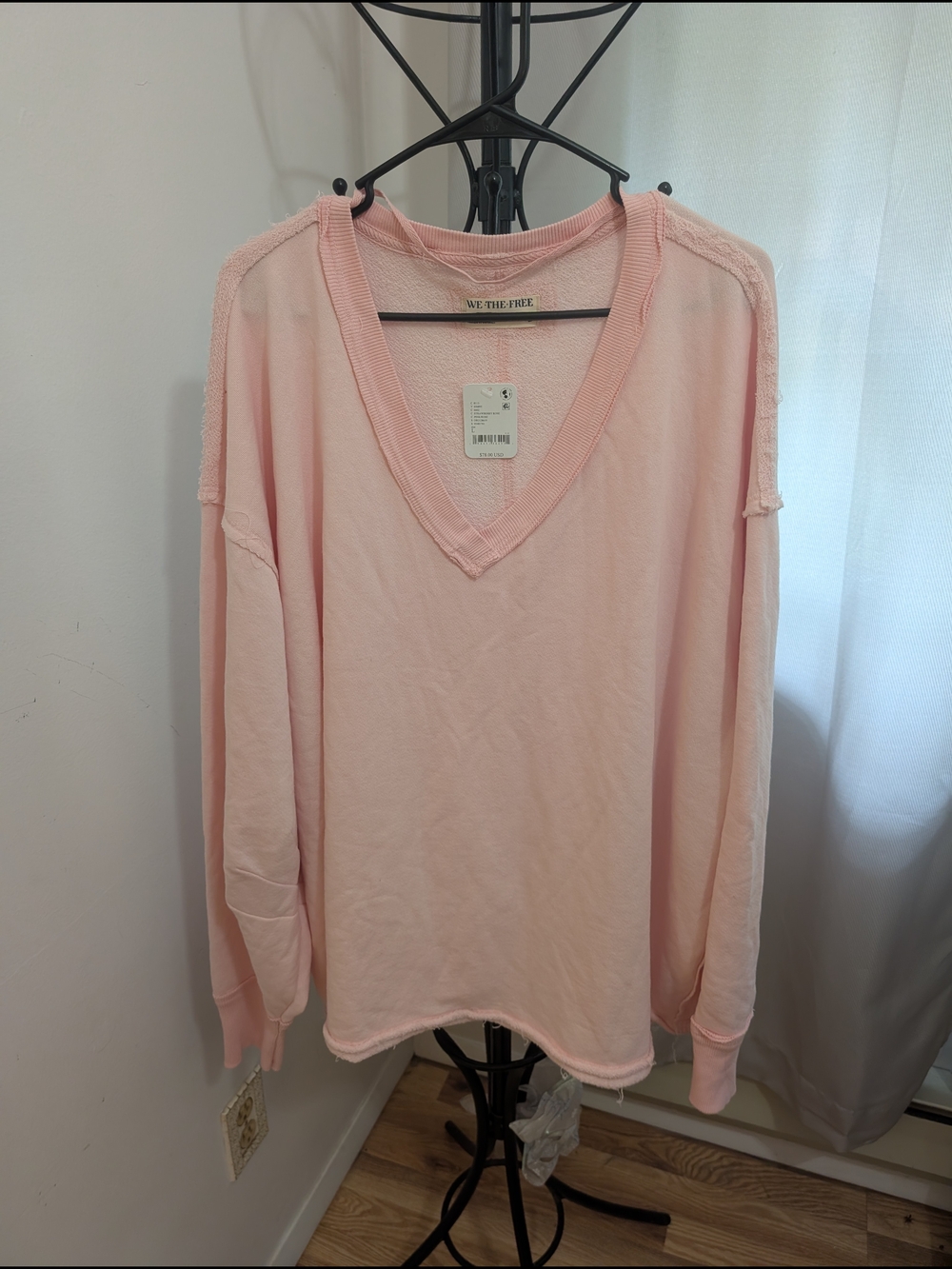 We The Free Soft Pink V-Neck Pullover Sweatshirt Size Large